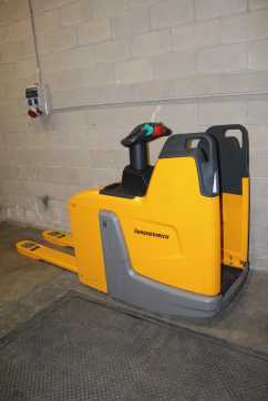 Carretilla elevadora segunda mano JUNGHEINRICH ERE 225 ELEKTRO NIEDERHUBWAGENSEMIELEKTRISCH (13029571)