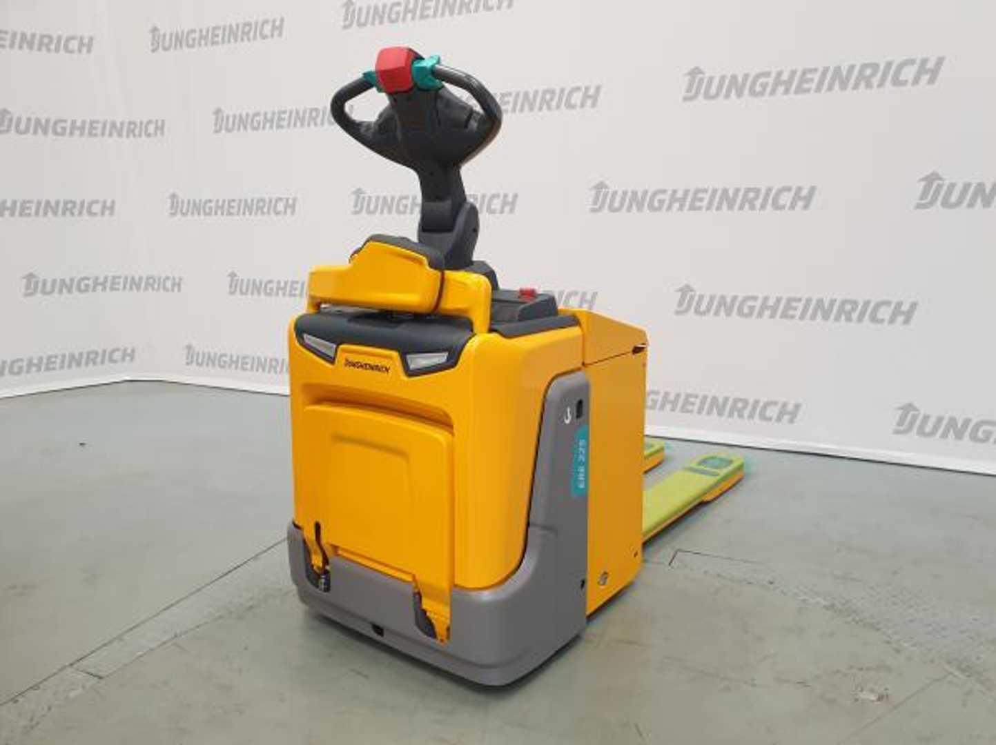 Carretilla elevadora segunda mano JUNGHEINRICH ERE 225 KP 115-53 ELEKTRO NIEDERHUBWAGENFAHRERSTAND (13060974)