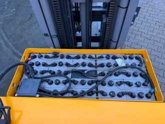 Carretilla elevadora segunda mano JUNGHEINRICH ETM 216 Baujahr 2019/ Stunden 445 / HH 8,42M NEUWERTIG ELEKTRO SCHUBMASTSTAPLER (13071046)