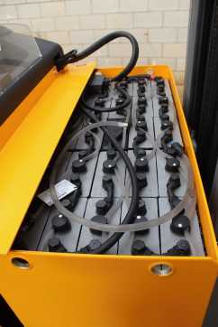 Carretilla elevadora segunda mano JUNGHEINRICH ETV 210 740 DZ ELEKTRO SCHUBMASTSTAPLER (13012470)