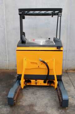 Carretilla elevadora segunda mano JUNGHEINRICH ETV 216 872 DZ ELEKTRO SCHUBMASTSTAPLER (13012472)