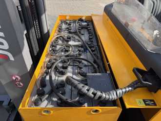 Carretilla elevadora segunda mano JUNGHEINRICH ETV C 20 Baujahr 2022 /Kamera/ HH 7,4M/ TOP CONDITION ELEKTRO SCHUBMASTSTAPLER (13068329)