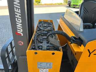 Carretilla elevadora segunda mano JUNGHEINRICH ETV C16 / Triplex 5.72m / SS / nur 2.836h / 2016 DIESEL SCHUBMASTSTAPLER (13024741)