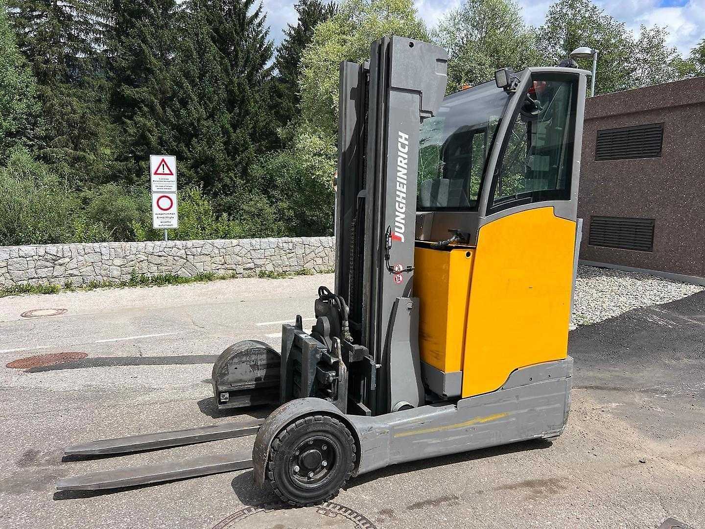 Carretilla elevadora segunda mano JUNGHEINRICH ETV C20 - 500DZ ELEKTRO SCHUBMASTSTAPLER (13058361)