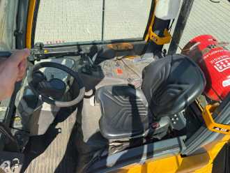 Carretilla elevadora segunda mano JUNGHEINRICH TFG 30 Baujahr 2000/ Stunden 7157 Defekt GAS VIERRADFRONTSTAPLER (13045468)
