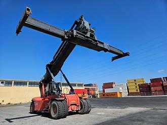 Carretilla elevadora segunda mano LINDE C4234-TL DIESEL REACHSTACKER (13015093) backdrop