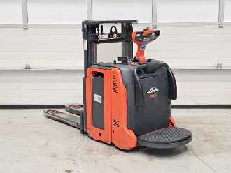 Carretilla elevadora segunda mano LINDE D12 AP ELEKTRO HOCHHUBWAGENFAHRERSTAND (13058623)