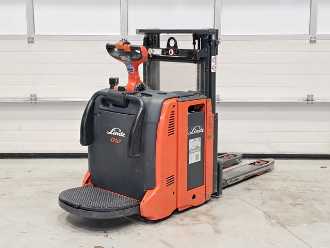 Carretilla elevadora segunda mano LINDE D12 AP ELEKTRO HOCHHUBWAGENFAHRERSTAND (13058623)
