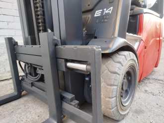 Carretilla elevadora segunda mano LINDE E 14-01 ELEKTRO DREIRADFRONTSTAPLER (13067349)
