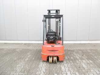 Carretilla elevadora segunda mano LINDE E 15 Z-02 ELEKTRO DREIRADFRONTSTAPLER (13024816)