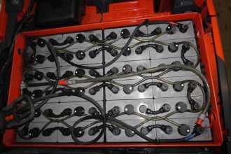 Carretilla elevadora segunda mano LINDE E 16 C 386-02 EVO ELEKTRO DREIRADFRONTSTAPLER (13036079)