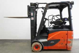 Carretilla elevadora segunda mano LINDE E 16 H EVO 386-02 ELEKTRO DREIRADFRONTSTAPLER (12986544)