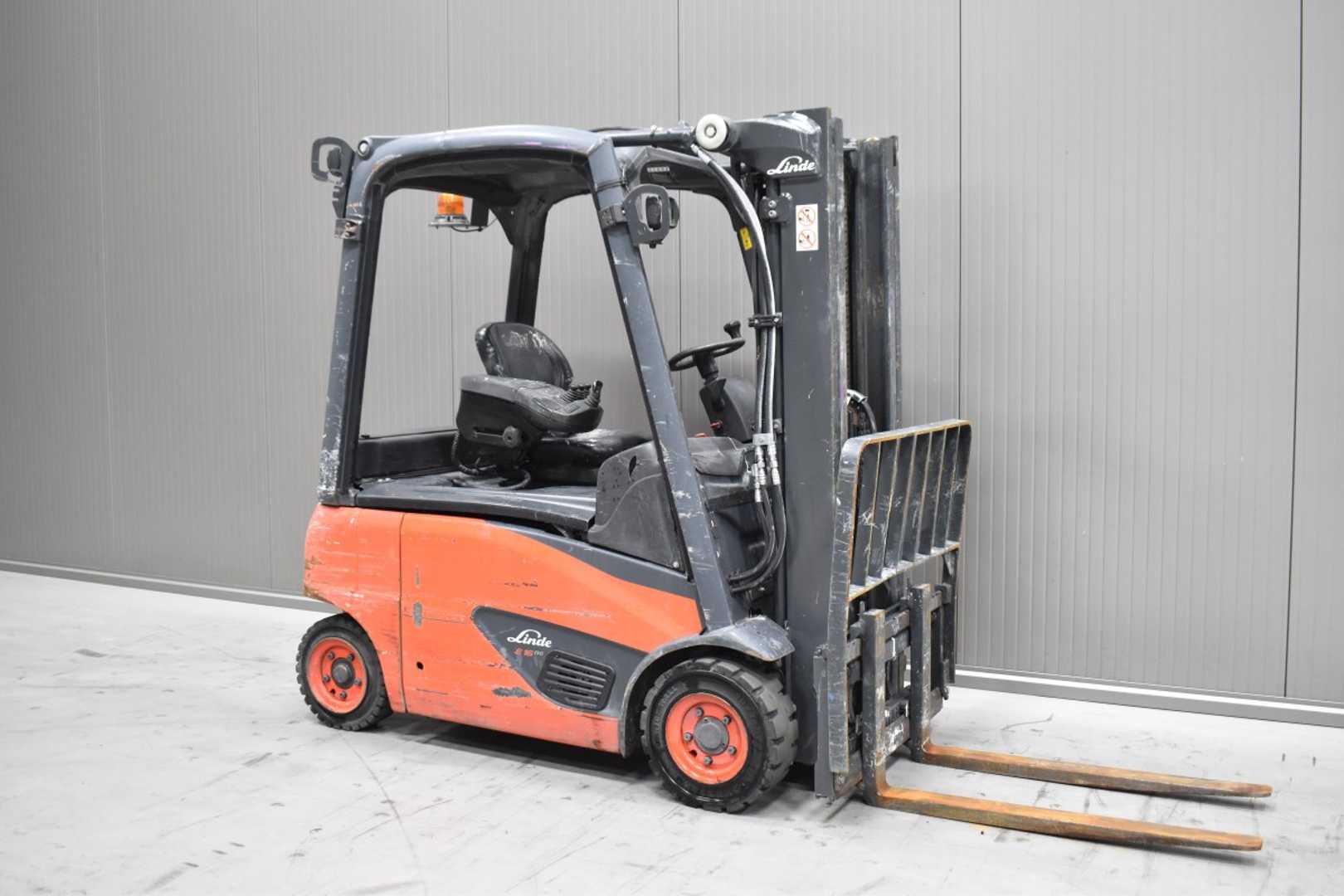 Carretilla elevadora segunda mano LINDE E 16 P - 02 /58646/ ELEKTRO VIERRADFRONTSTAPLER (13074550)
