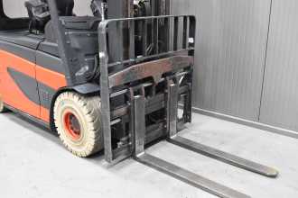 Carretilla elevadora segunda mano LINDE E 25 - 01 /57492/ ELEKTRO VIERRADFRONTSTAPLER (13041109)