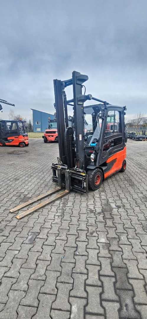 Carretilla elevadora segunda mano LINDE E 25 L-01 ELEKTRO VIERRADFRONTSTAPLER (13036241)