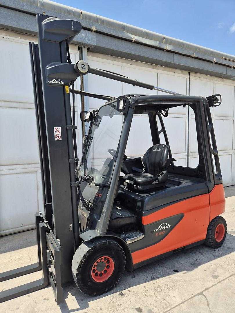 Carretilla elevadora segunda mano LINDE E 30L-01 ELEKTRO VIERRADFRONTSTAPLER (13025281)