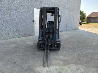 Carretilla elevadora segunda mano LINDE E12 Evo ELEKTRO DREIRADFRONTSTAPLER (13063369)