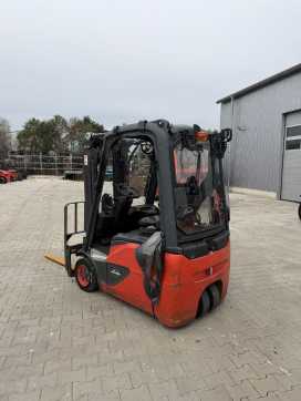 Carretilla elevadora segunda mano LINDE E14-02 ELEKTRO DREIRADFRONTSTAPLER (13073243)