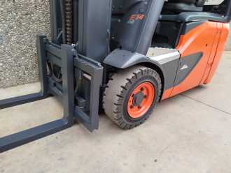 Carretilla elevadora segunda mano LINDE E14-02 EVO ELEKTRO DREIRADFRONTSTAPLER (13020197)