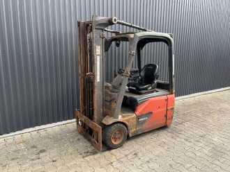 Carretilla elevadora segunda mano LINDE E16-01 ELEKTRO DREIRADFRONTSTAPLER (13069214) backdrop