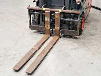 Carretilla elevadora segunda mano LINDE E16-02 ELEKTRO DREIRADFRONTSTAPLER (13056005)