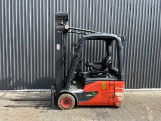 Carretilla elevadora segunda mano LINDE E16-02 ELEKTRO DREIRADFRONTSTAPLER (13063486)