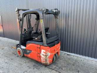 Carretilla elevadora segunda mano LINDE E16-02 ELEKTRO DREIRADFRONTSTAPLER (13067845)