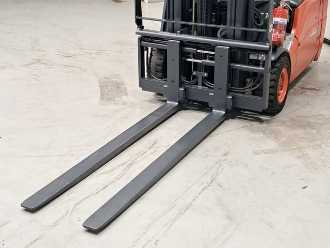 Carretilla elevadora segunda mano LINDE E16 ELEKTRO DREIRADFRONTSTAPLER (13058582)