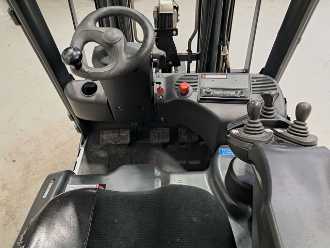 Carretilla elevadora segunda mano LINDE E16 ELEKTRO DREIRADFRONTSTAPLER (13058582)