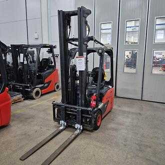 Carretilla elevadora segunda mano LINDE E16C ELEKTRO DREIRADFRONTSTAPLER (13075833)