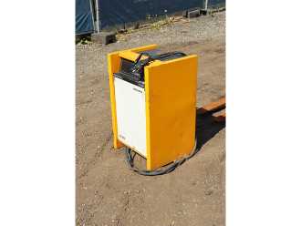 Carretilla elevadora segunda mano LINDE E16C ELEKTRO VIERRADFRONTSTAPLER (13041167)