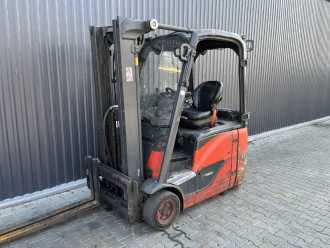 Carretilla elevadora segunda mano LINDE E16H-02 ELEKTRO DREIRADFRONTSTAPLER (13058672) backdrop