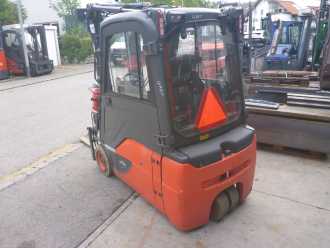 Carretilla elevadora segunda mano LINDE E16L -02 ELEKTRO DREIRADFRONTSTAPLER (13061893)