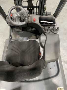Carretilla elevadora segunda mano LINDE E18-01-386 ELEKTRO DREIRADFRONTSTAPLER (13070204)