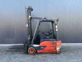 Carretilla elevadora segunda mano LINDE E20L-02 ELEKTRO DREIRADFRONTSTAPLER (13074208)