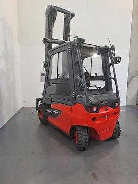 Carretilla elevadora segunda mano LINDE E25 ELEKTRO VIERRADFRONTSTAPLER (13051249)