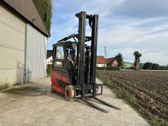 Carretilla elevadora segunda mano LINDE E25 ELEKTRO VIERRADFRONTSTAPLER (13073394)