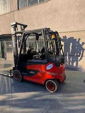 Carretilla elevadora segunda mano LINDE E25H-600 ELEKTRO VIERRADFRONTSTAPLER (12999531)
