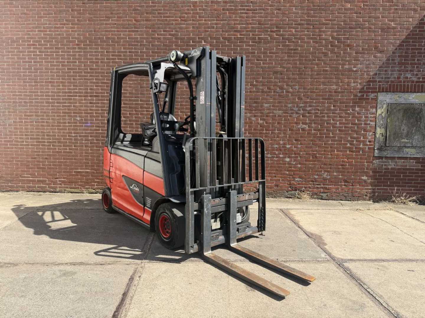 Carretilla elevadora segunda mano LINDE E25HL-01/600 ELEKTRO VIERRADFRONTSTAPLER (13046040)