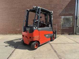 Carretilla elevadora segunda mano LINDE E25HL-01/600 ELEKTRO VIERRADFRONTSTAPLER (13046040)