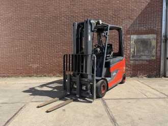 Carretilla elevadora segunda mano LINDE E25HL-01/600 ELEKTRO VIERRADFRONTSTAPLER (13046040)