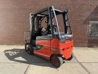 Carretilla elevadora segunda mano LINDE E25HL-01/600 ELEKTRO VIERRADFRONTSTAPLER (13046040)