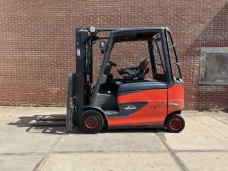 Carretilla elevadora segunda mano LINDE E25HL-01/600 ELEKTRO VIERRADFRONTSTAPLER (13046040)