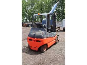 Carretilla elevadora segunda mano LINDE E30-01 ELEKTRO VIERRADFRONTSTAPLER (13047552)