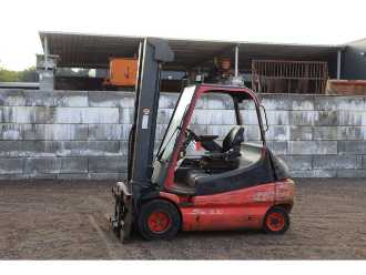 Carretilla elevadora segunda mano LINDE E30-02 ELEKTRO VIERRADFRONTSTAPLER (13041186) backdrop