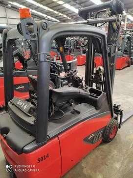 Carretilla elevadora segunda mano LINDE E30/600 H ELEKTRO VIERRADFRONTSTAPLER (12960558) backdrop