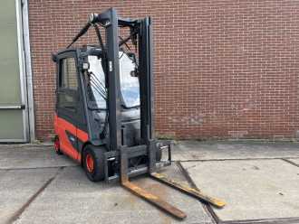 Carretilla elevadora segunda mano LINDE E30L-01 ELEKTRO VIERRADFRONTSTAPLER (13014024) backdrop