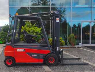 Carretilla elevadora segunda mano LINDE E30L-01 ELEKTRO VIERRADFRONTSTAPLER (13073022)