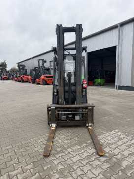 Carretilla elevadora segunda mano LINDE E35HL-01 ELEKTRO VIERRADFRONTSTAPLER (13072641)