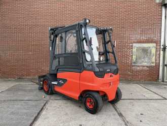 Carretilla elevadora segunda mano LINDE E50HL-01 ELEKTRO VIERRADFRONTSTAPLER (13070515)